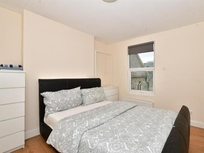 3 Bedroom Flat For Sale In Croydon