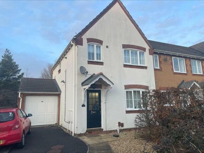 3 Bedroom Semi-detached House For Rent In North Swindon