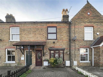 3 Bedroom Terraced House For Sale In Sunbury-on-thames, Surrey