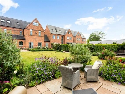 4 Bedroom Semi-detached House For Sale In Solihull, Warwickshire