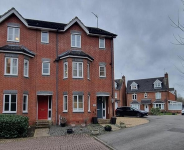 4 Bedroom Town House For Sale In Daventry