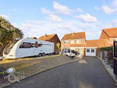 5 Bedroom Link Detached House For Sale In New Costessey
