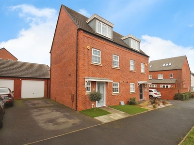 Town house for sale in Peabody Way, Warwick CV34