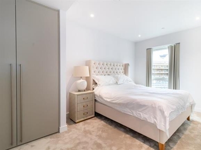2 bedroom property to let in Lockgate Road London SW6