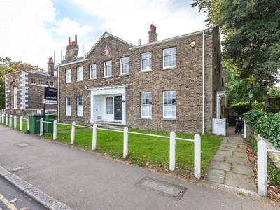 4 bedroom property for sale in South Row, London, SE3
