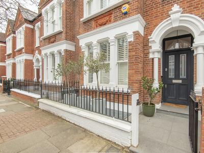 5 bedroom property for sale in Manchuria Road, London, SW11