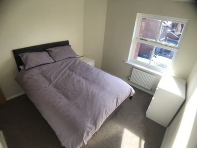 Double room in detached house to rent Warrington, WA5 0GD