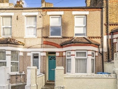 Terraced House to rent - Coxwell Road, London, SE18