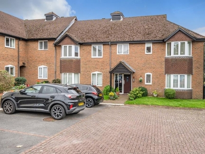 1 Bed Flat/Apartment For Sale in Ferndale Court, Thatcham, RG19 - 5209723