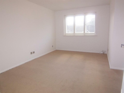 1 bedroom apartment for rent in Percy Gardens, Worcester Park, KT4