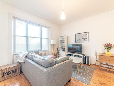 1 bedroom flat for rent in Belsize Avenue, Belsize Park, London, NW3