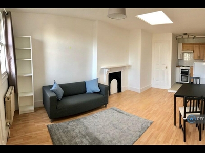 1 bedroom flat for rent in Breakspears Road, London, SE4