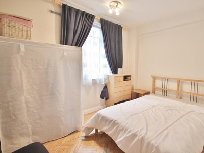 1 bedroom flat for rent in Latymer Court, Hammersmith Road, Hammersmith, W6