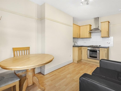 1 bedroom flat for rent in Queens Avenue, London, N21