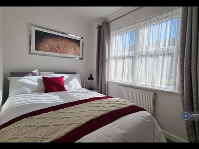 1 bedroom flat share for rent in Ashley Cross, Poole, BH14