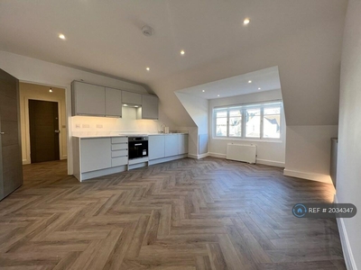 1 bedroom penthouse for rent in Broadhurst Gardens, London, NW6