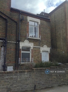 1 bedroom terraced house for rent in Halesworth Road, London, SE13