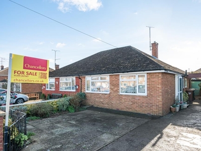 2 Bed Bungalow For Sale in Banbury, Oxfordshire, OX16 - 4889344