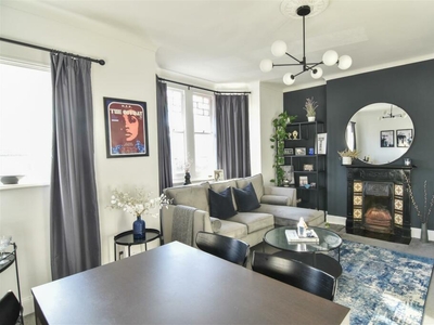 2 bedroom apartment for rent in Quadrant Road, Thornton Heath, CR7