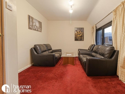 2 bedroom flat for rent in Britten Close, Golders Green, NW11