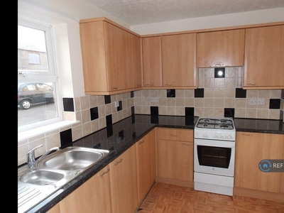 2 bedroom flat for rent in Butterworth Path, Luton, LU2
