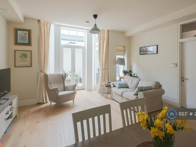 2 bedroom flat for rent in Clapham South, London, SW12