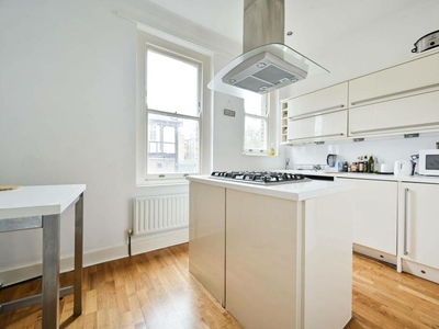 2 bedroom flat for rent in Delaware Road, Maida Vale, London, W9