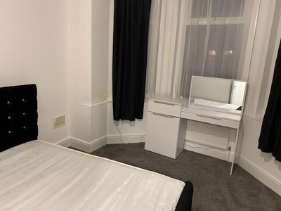 2 bedroom flat for rent in Goulden Road, Manchester, Greater Manchester, M20