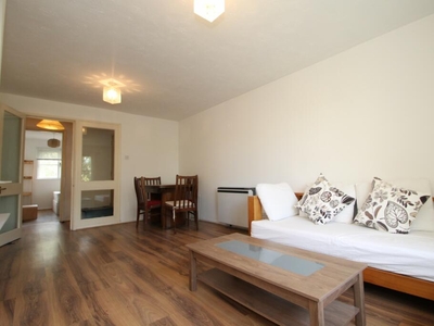 2 bedroom flat for rent in Heddington Grove, Holloway, N7