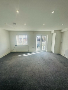 2 bedroom flat for rent in High Road Leyton, London, E10