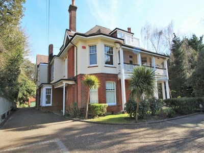 2 bedroom flat for rent in McKinley Road, West Cliff, Bournemouth, BH4