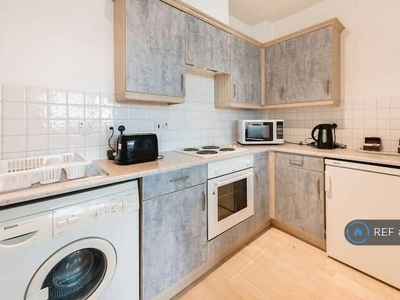 2 bedroom flat for rent in Metro Central Heights, London, SE1