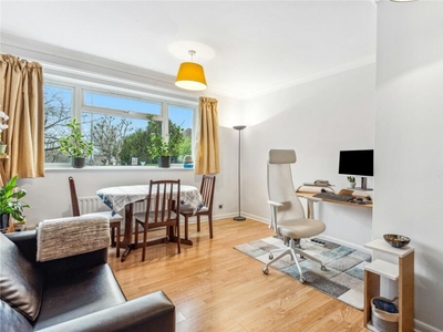 2 bedroom flat for rent in Radcliffe Square,
Putney Hill, SW15