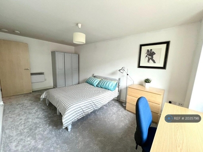 2 bedroom flat for rent in The Quadrangle, Manchester, M1