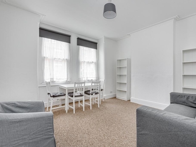 2 bedroom flat for rent in Theatre Street,
The Shaftesbury Estate, SW11