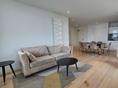 2 bedroom penthouse for rent in Royal Crest Avenue	, London, E16