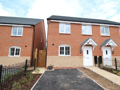 2 bedroom semi-detached house for rent in Falls Green Avenue, Manchester, M40