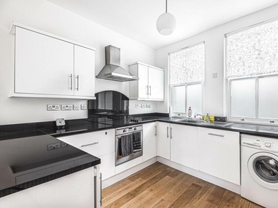 3 bedroom end of terrace house for rent in Cable Street, Shadwell, London, E1