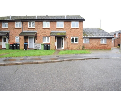 3 bedroom end of terrace house for rent in Lagonda Close, Newport Pagnell, MK16