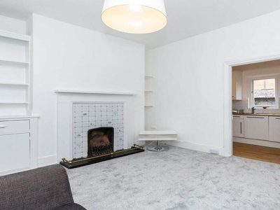 3 bedroom flat for rent in College Place, Camden NW1