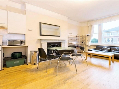 3 bedroom flat for rent in Gascony Avenue, West Hampstead NW6