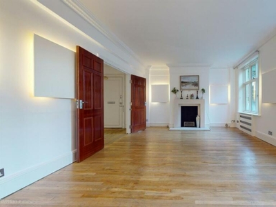 3 bedroom flat for rent in South Audley Street, London, W1K
