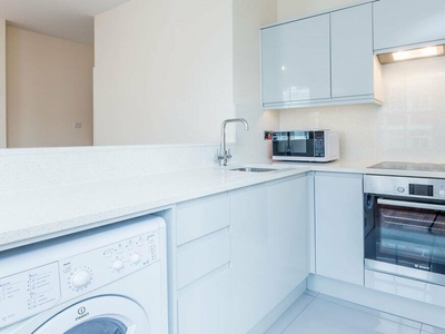3 bedroom flat for rent in Tottenham Court Road, West End W1T