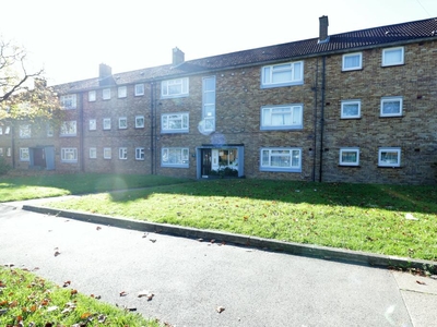 3 bedroom flat for rent in Whipperly Way Luton LU1 5LF, LU1