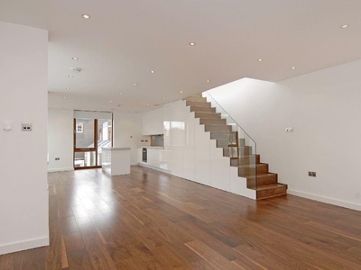 3 bedroom house for rent in Lakis Close, Hampstead, NW3
