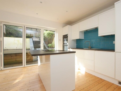 3 bedroom house for rent in Southcot Place, Bath, BA2