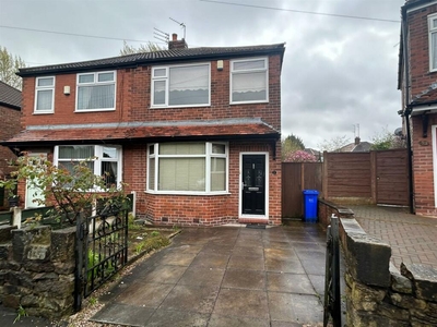 3 bedroom semi-detached house for rent in Assheton Crescent, Manchester, M40