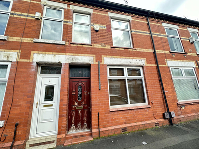 3 bedroom terraced house for rent in Albert Avenue, Manchester, M18