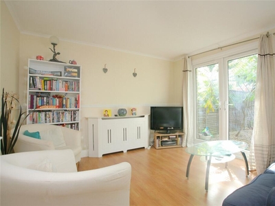 3 bedroom terraced house for rent in Bedford Hill, SW12
