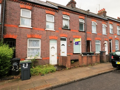 3 bedroom terraced house for rent in St Peters Road Luton LU1 1PG, LU1